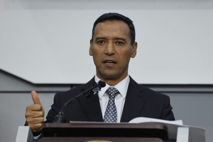 Fotografía de archivo en la que se captó al ministro de Defensa de Colombia, Pedro Sánchez, durante una rueda de prensa, en Bogotá (Colombia). EFE/Mauricio Dueñas
