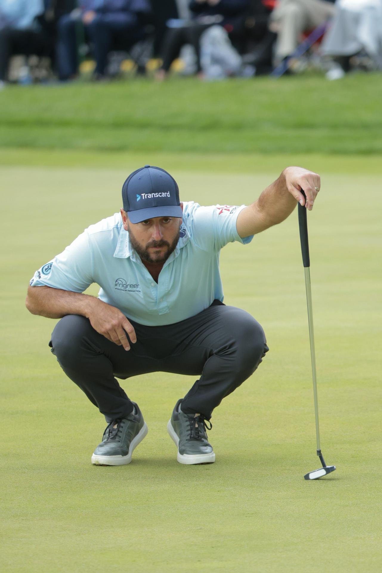 El alemán Stephan Jaeger se alista para su putt en el green del 18 durante la segunda ronda del Campeonato de la PGA de 2026 en el Aronimink Golf Club en Newtown Square, Pensilvania (EE.UU.). EFE/STEVEN M. FALK
