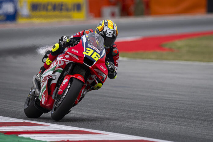 El piloto español de MotoGP Joan Mir (Honda HRC Castrol) durante los primeros entrenamientos libres del Gran Premio de Cataluña, sexta prueba de los mundiales de motociclismo de velocidad en el Circuito de Barcelona-Cataluña. EFE/Siu Wu
