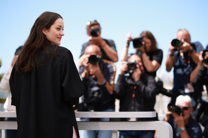Marion Cotillard en el photocall de la película 'Karma' durante la 79 edición del Festival de Cannes. EFE/EPA/CLEMENS BILAN
