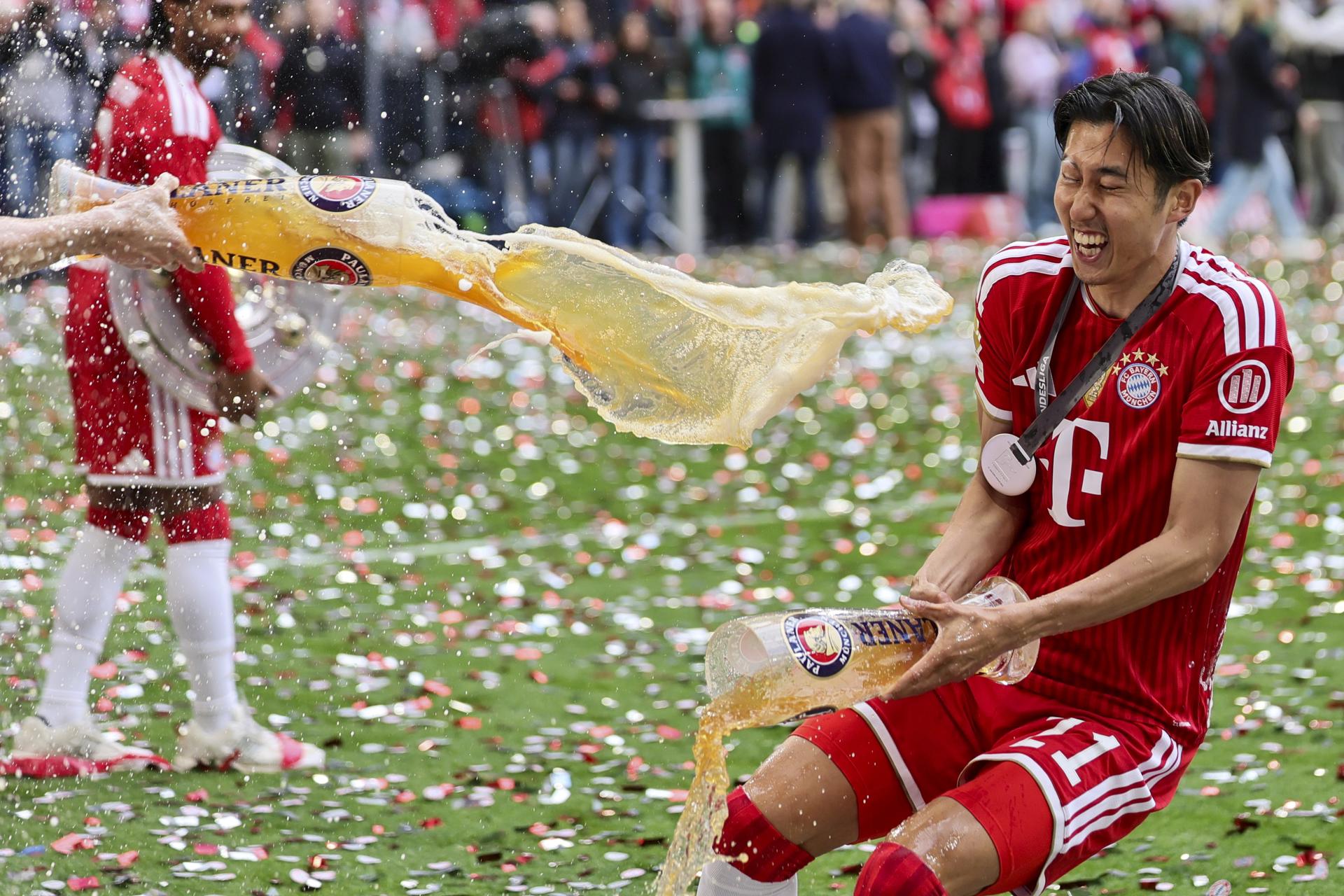 El jugador del Bayern Hiroki Ito tras el partido de la Bundesliga que j¡han jugado Bayern Munich y 1. FC Cologne en Múnich, Alemania. EFE/EPA/RONALD WITTEK
