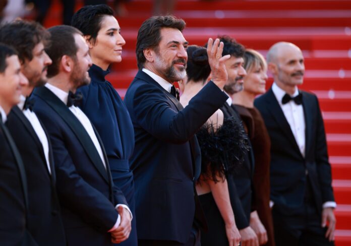 El actor Javier Bardem (C) asiste al estreno de 'El Ser Querido' durante la 79ª edición anual del Festival de Cine de Cannes. EFE/EPA/CLEMENS BILAN
