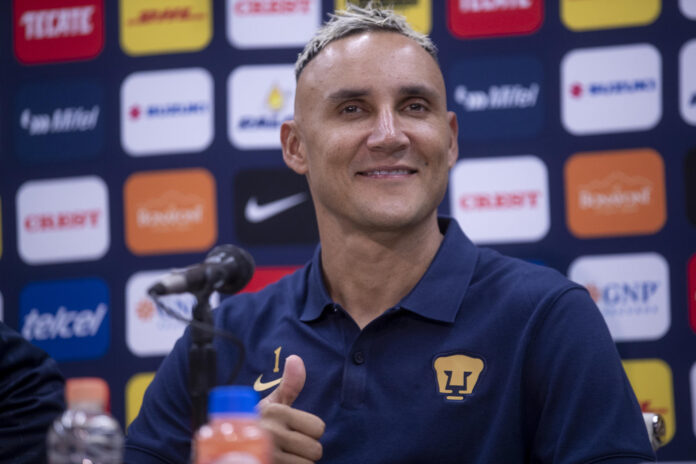 El futbolista costarricense Keylor Navas posa durante la rueda de prensa. Imagen de archivo. EFE/ Isaac Esquivel
