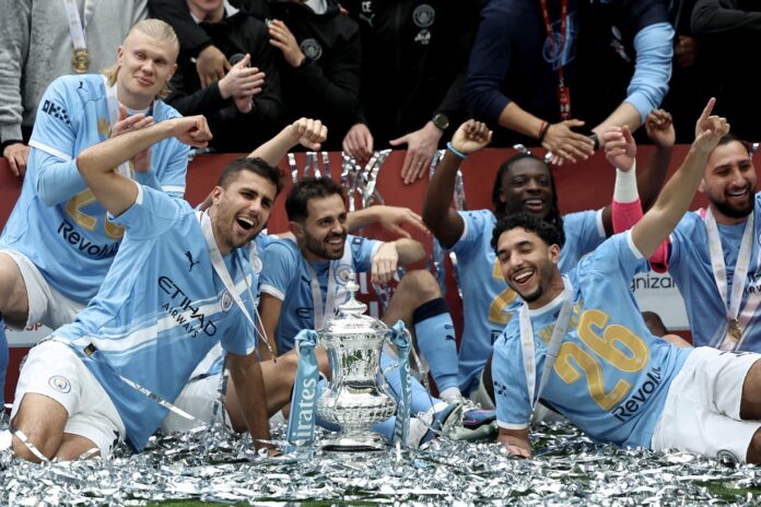 El Manchester City el título de la FA Cup que han jugado Chelsea FC y Manchester City, en Londres, Reino Unido. EFE/EPA/NEIL HALL
