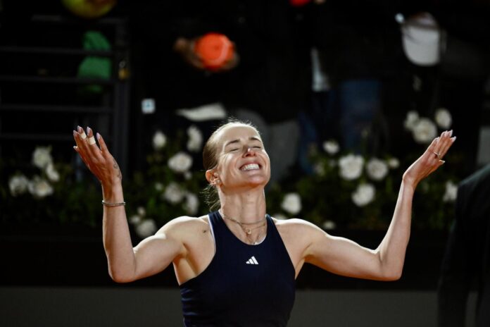 La ucraniana Elina Svitolina celebra su triunfo ante la estadounidense Coco Gauff en Roma. EFE/EPA/ALESSANDRO DI MEO
