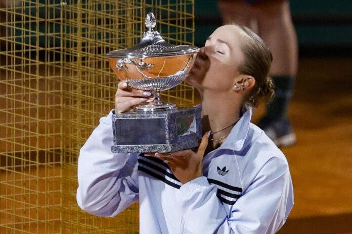 La ucraniana Elina Svitolina conquistó este domingo el WTA 1.000 de Roma. EFE/EPA/FABIO FRUSTACI
