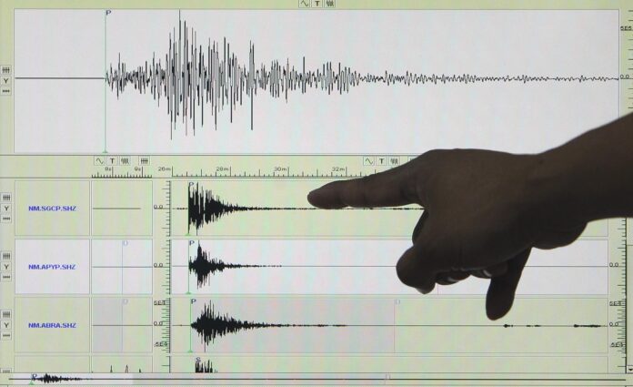 Imagen de archivo de un sismógrafo registrando un terremoto. EFE/Rolex Dela Pena
