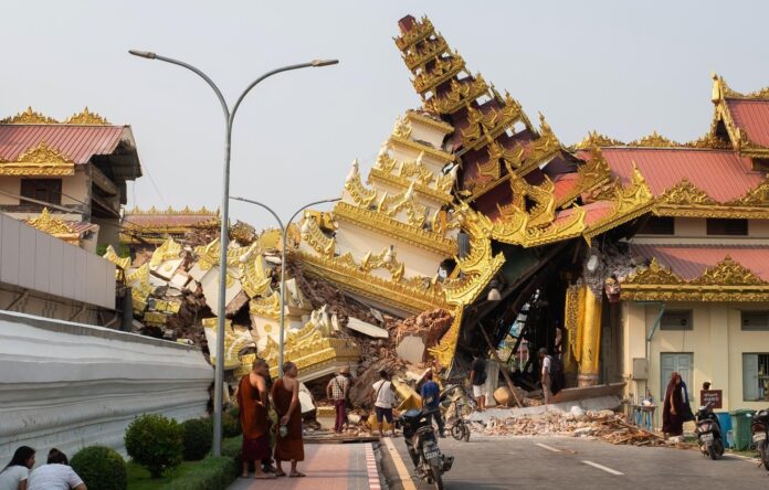 Imagen de archivo del derrumbe de la pagoda Maha Myat Muni tras el terremoto en Mandalay, Myanmar, el 28 de marzo de 2025.
EFE/EPA/STRINGER
