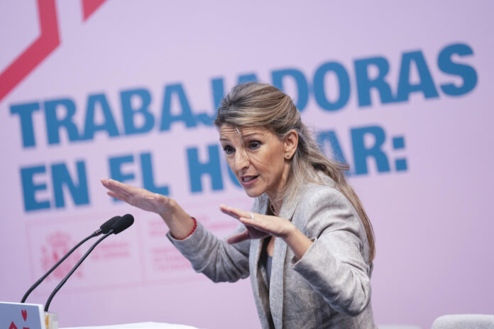 Imagen de archivo de la vicepresidenta segunda del Gobierno y ministra de Trabajo y Economía Social, Yolanda Díaz, en la clausura del acto 'Trabajadoras en el hogar: derechos, prevención, salud y seguridad', celebrado el jueves 14 de mayo en Madrid. 
EFE/ Borja Sanchez-Trillo
