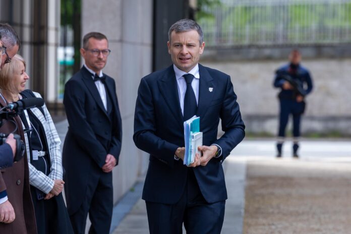 El ministro de Finanzas de Ucrania, Sergui Marchenko, este lunes a su llegada a la reunión del G7 de Finanzas en París. EFE/EPA/CHRISTOPHE PETIT TESSON
