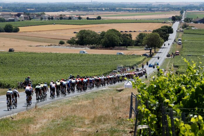 El Tour de 2028 partirá de Reims, capital de la Champaña francesa en foto de archivo de GUILLAUME HORCAJUELO. EFE/EPA
