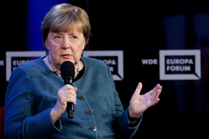 La excanciller alemana Angela Merkel durante una mesa redonda titulada «A pesar de todo: ¿hay esperanza para Europa?» en Berlín, Alemania, el 18 de mayo de 2026. EFE/EPA/FILIP SINGER
