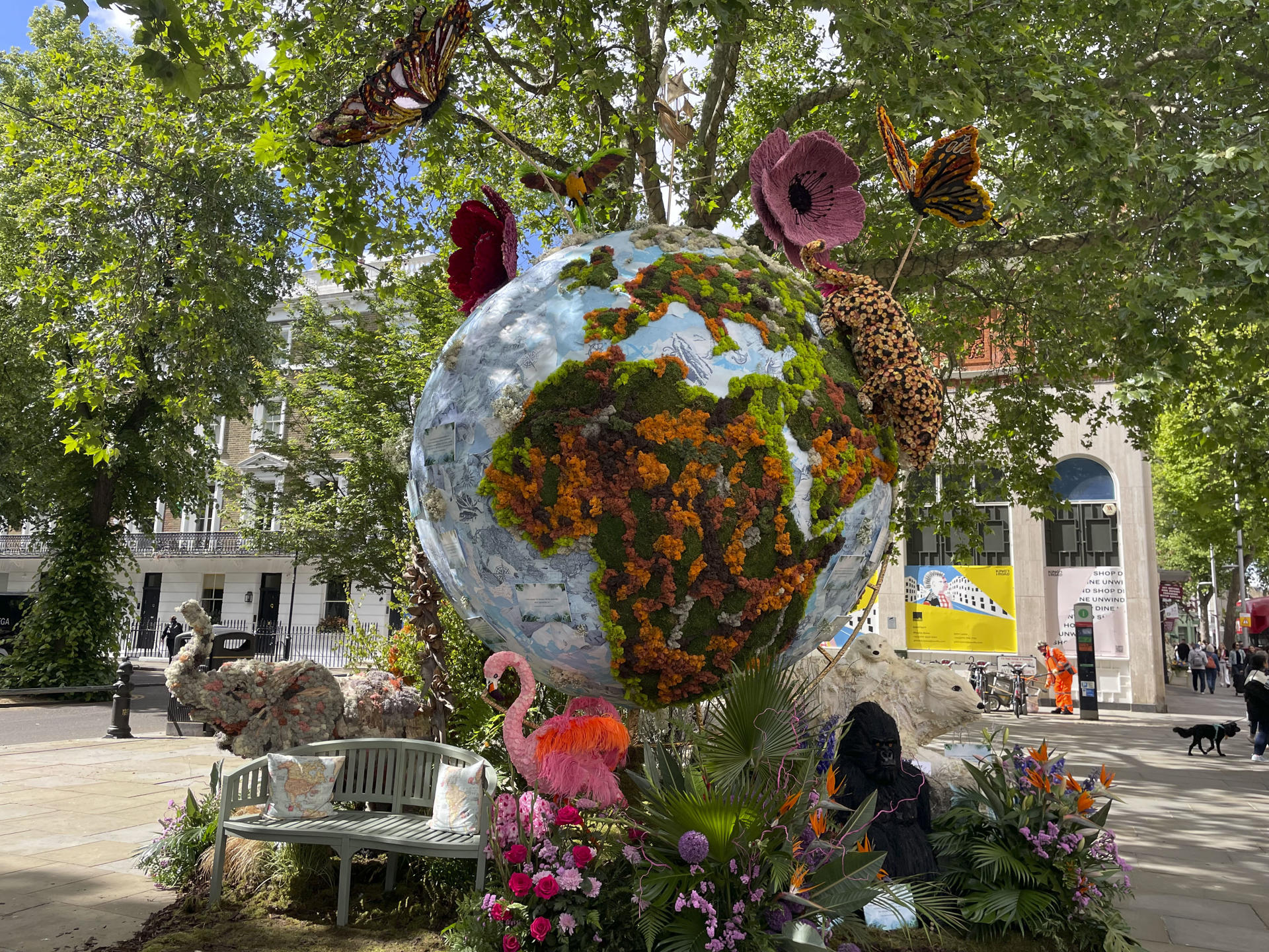Inauguración del 'Chelsea in Bloom' 2026, el festival de flores gratuito más grande de Londres con una temática 'de otro mundo', y donde se pueden ver desde constelaciones del zodiaco hasta ovnis y globos gigantes hechos íntegramente de flores. EFE/ Luis Campello
