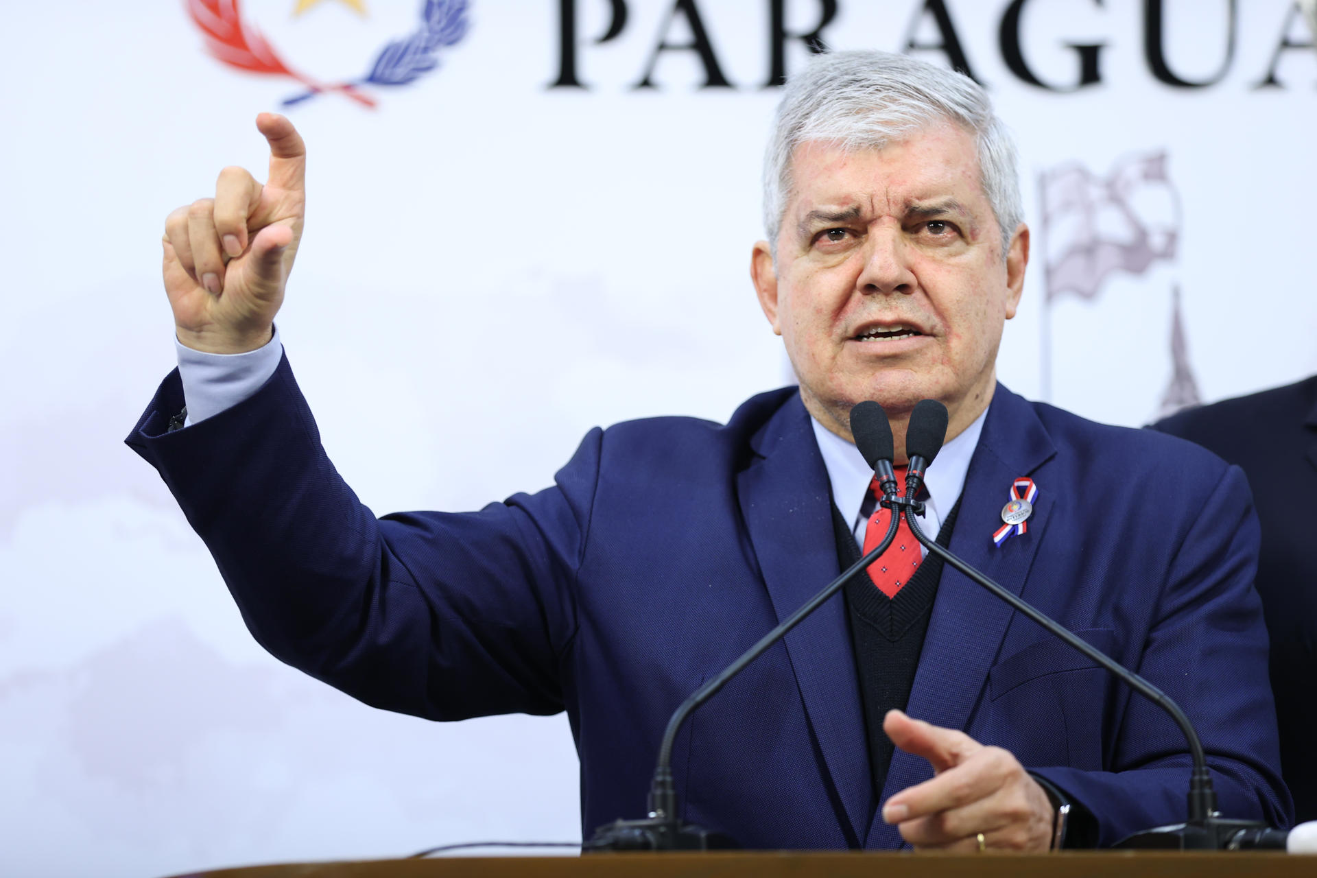 El ministro del Interior de Paraguay, Enrique Riera, habla en una rueda de prensa en Asunción (Paraguay). EFE/ Juan Pablo Pino
