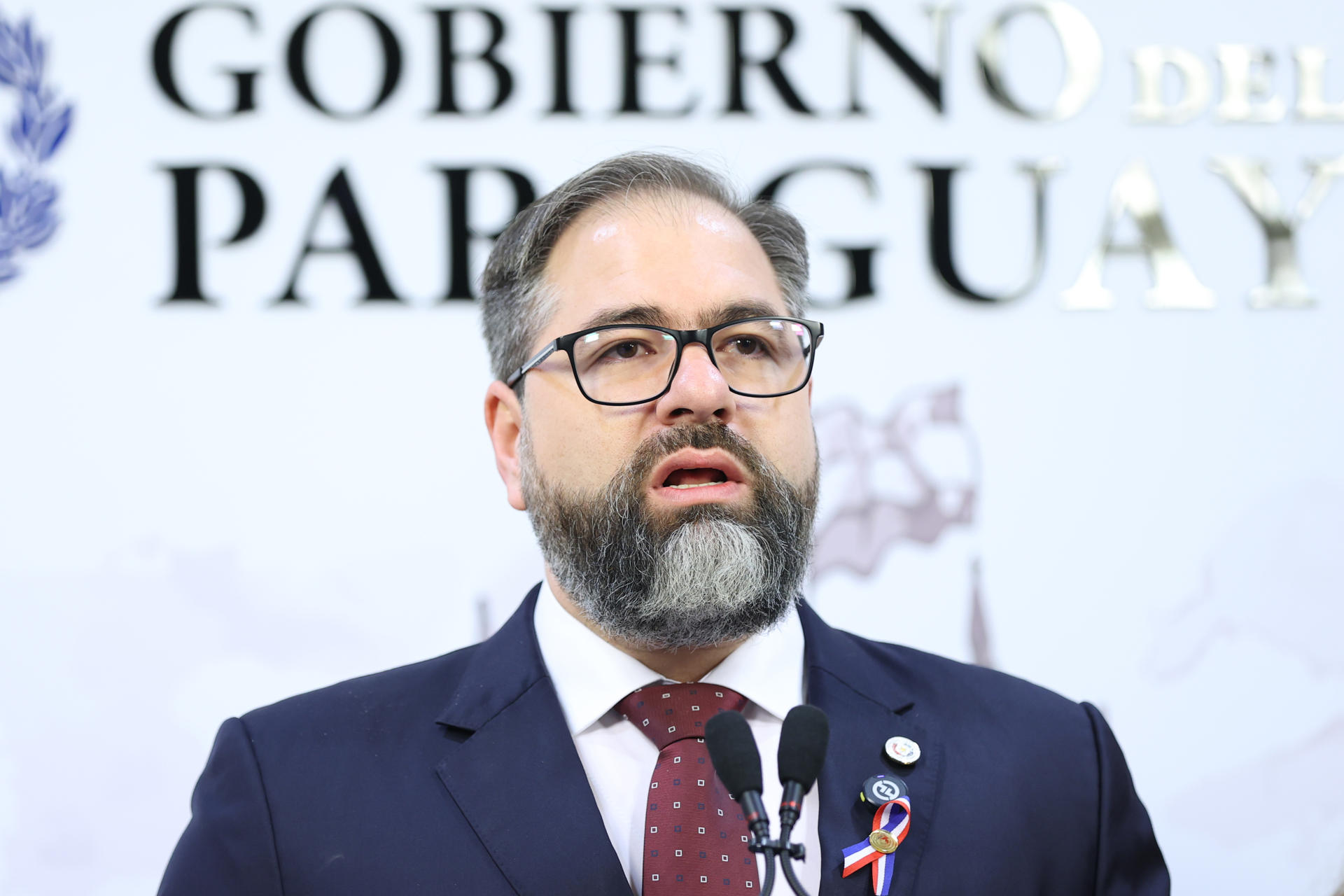 El ministro de Justicia de Paraguay, Rodrigo Nicora, habla en una rueda de prensa en Asunción (Paraguay). EFE/ Juan Pablo Pino
