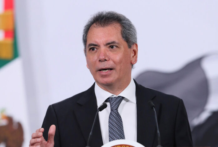 El secretario de Hacienda y Crédito Público, Édgar Amador, habla durante una rueda de prensa en Palacio Nacional de la Ciudad de México (México). Imagen e archivo. EFE/Mario Guzmán
