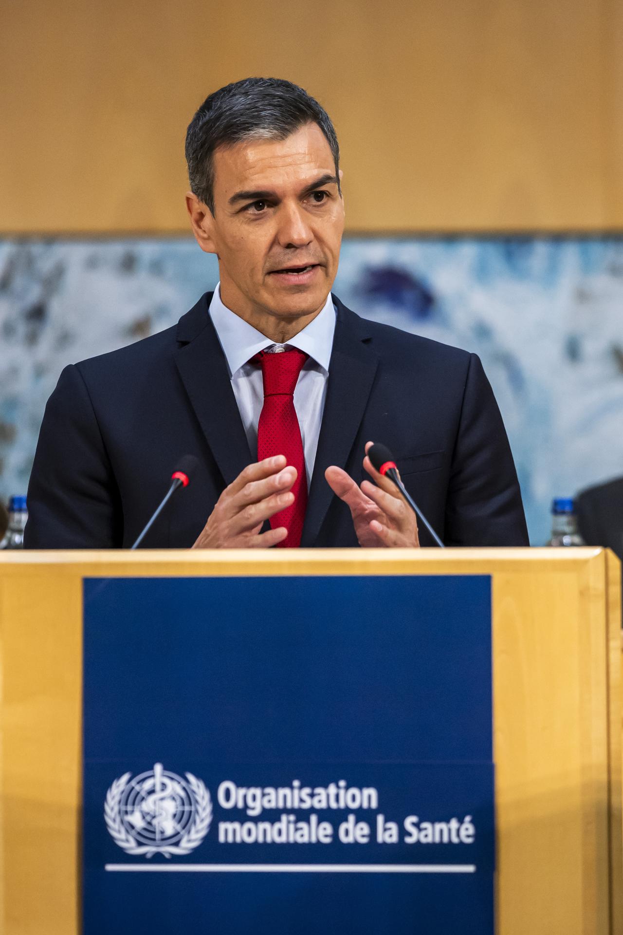 El presidente del Gobierno español, Pedro Sánchez, durante su intervención ante la 79 Asamblea Mundial de la Salud en Ginebra, Suiza, este lunes. EFE/EPA/SALVATORE DI NOLF
