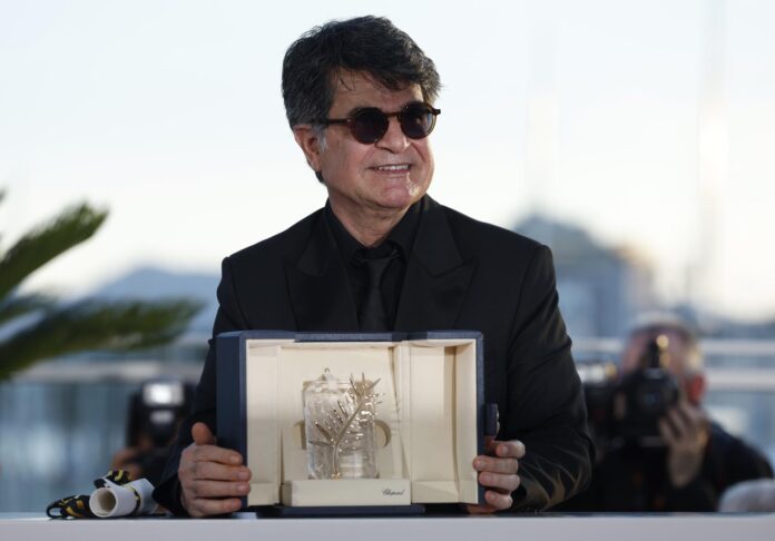 Imagen de archivo del director de cine iraní Jafar Panahi en la pasada edición del Festival de Cine de Cannes. EFE/EPA/GUILLAUME HORCAJUELO
