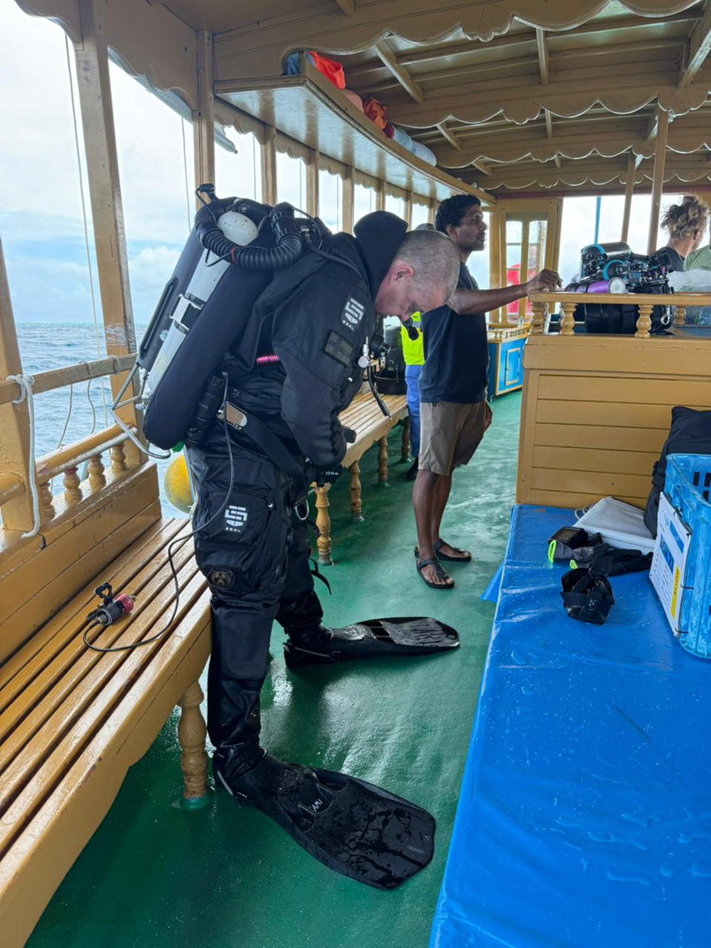 Un buzo que forma parte del operativo para rescatar los cadáveres de los cinco turistas italianos fallecidos en una cueva submarina de Maldivas.
HANDOUT HANDOU, EDITORIAL USE ONLY, NO SALESHANDOUT EDITORIAL USE ONLY/NO SALES
