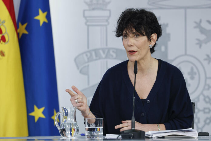 - La ministra de Inclusión, Seguridad Social y Migraciones y portavoz del Gobierno, Elma Saiz Delgado, ofrece una rueda de prensa tras la reunión del Consejo de Ministros en la Moncloa, este martes. EFE/Chema Moya
