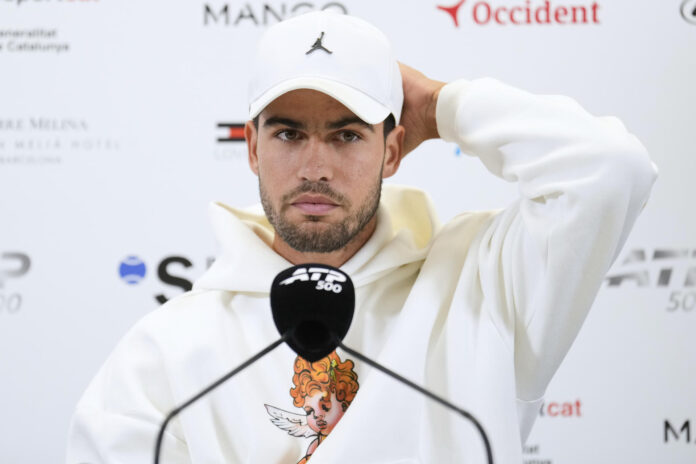 El español Carlos Alcaraz, durante una rueda de prensa en el Barcelona Open Banc Sabadell-Trofe Conde de Godó. EFE/Alejandro García
