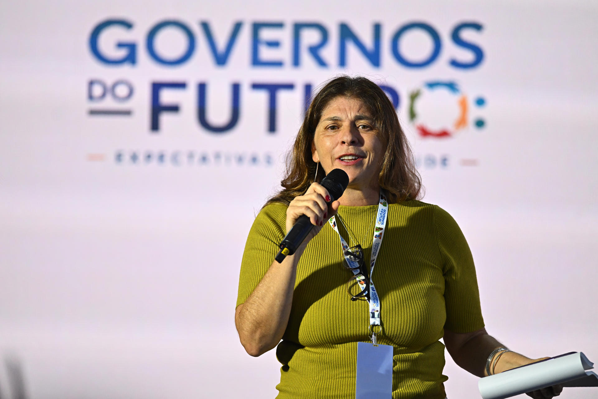 La coordinadora de Gobernanza y Justicia del Programa de las Naciones Unidas para el Desarrollo (PNUD) Brasil, Andrea Bolzon, habla durante el foro 'Gobiernos del futuro: Expectativas de la Juventud' organizado por el PNUD con el apoyo de la Agencia EFE, este martes en la Biblioteca Nacional de Brasilia (Brasil). EFE/ Andre Borges