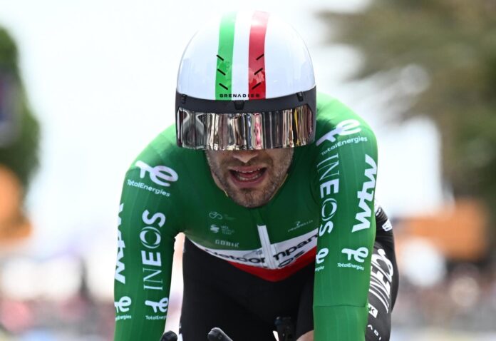 El italiano Filippo Ganna (Netcompany Ineos) en la décima etapa del Giro de Italia, disputada sobre un recorrido de 42 kilómetros entre Viareggio y Massa. EFE/EPA/LUCA ZENNARO
