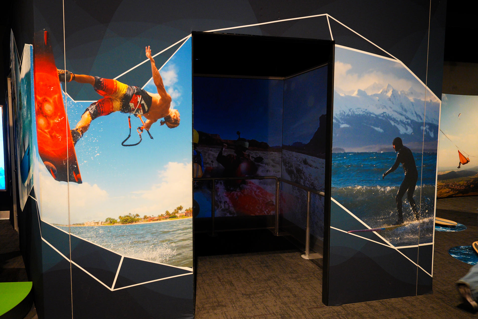 Fotografía del 15 de mayo de 2026 de la exhibición 'Extreme Sports: Beyond Human Limits' (Deportes extremos: más allá de los límites humanos) en el museo Science Frost en Miami, Florida (Estados Unidos). EFE/ Alberto Boal
