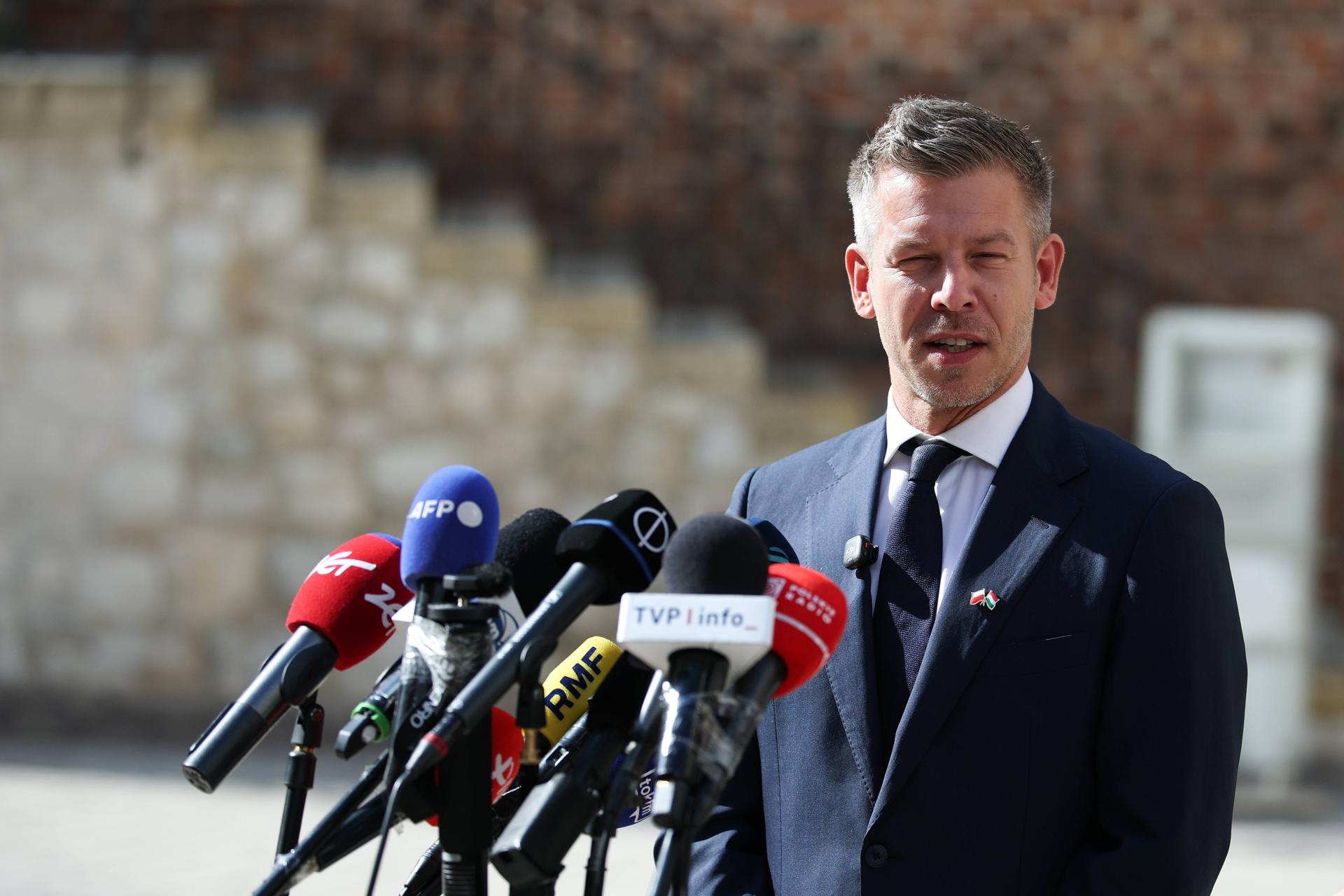 El primer ministro húngaro, Peter Magyar, durante una rueda de prensa en Cracovia, Polonia, el 19 de mayo de 2026. El jefe del gobierno húngaro inició una visita de dos días a Polonia, durante la cual visitará Cracovia, Varsovia y Gdansk. Lo acompañan siete ministros. Este es el primer viaje al extranjero del primer ministro Magyar desde que asumió el poder en Hungría. (Hungría, Polonia, Cracovia, Varsovia) EFE/EPA/Lukasz Gagulski POLAND OUT
