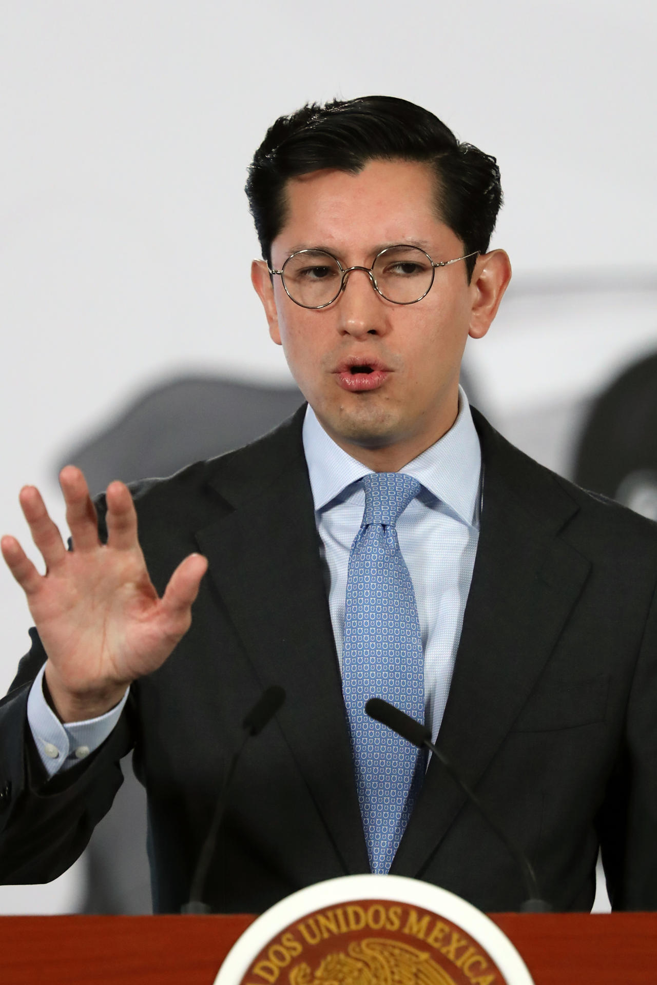 El canciller mexicano Roberto Velasco habla durante una rueda de prensa este martes, en el Palacio Nacional, en Ciudad de México (México). EFE/Mario Guzmán
