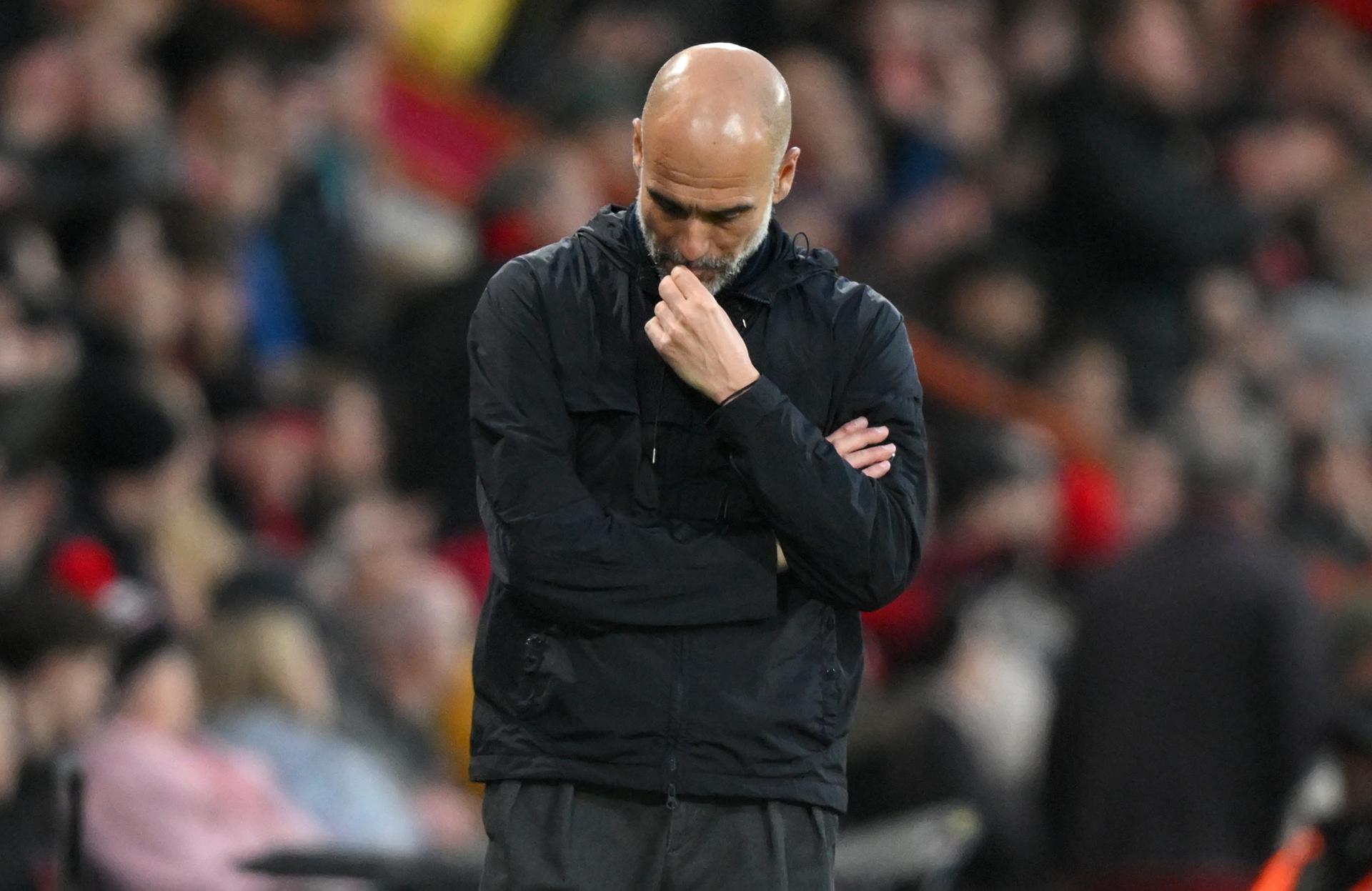 El entrenador del Manchester City Pep Guardiola se lamenta durante el partido de la Premier Keague que han jugado AFC Bournemouth y Manchester City en Bournemouth, Reino Unido. EFE/EPA/DANIEL HAMBURY
