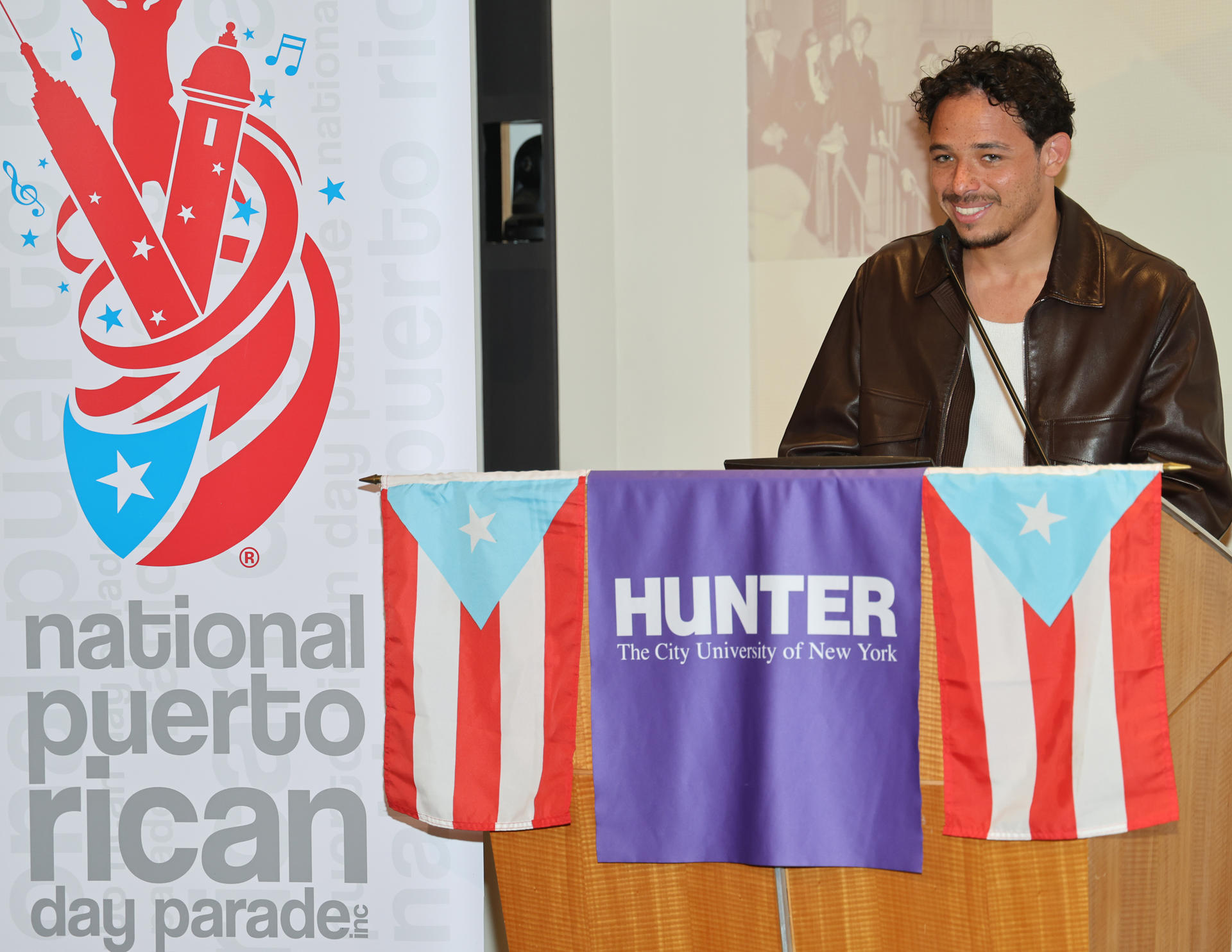 Fotografía cedida por el Desfile Nacional Puertorriqueño (NPRDP) que muestra al actor y cantante Anthony Ramos hablando durante una rueda de prensa este martes, en Nueva York (EE.UU.). EFE/ Vincent Villafañe/
