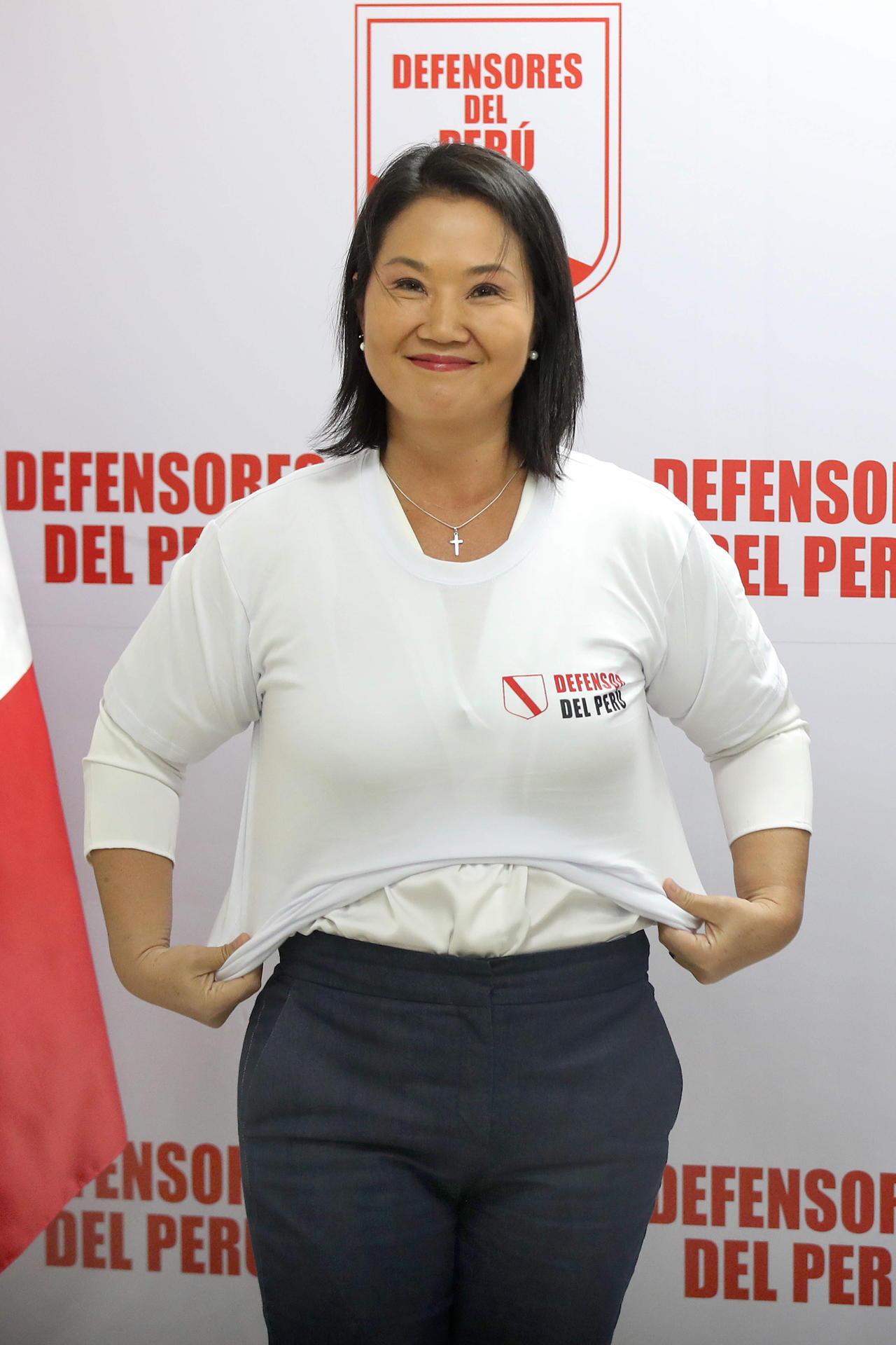 La candidata derechista a la Presidencia de Perú, Keiko Fujimori, reacciona durante un evento de campaña este martes, en Lima (Perú). EFE/ Paolo Aguilar
