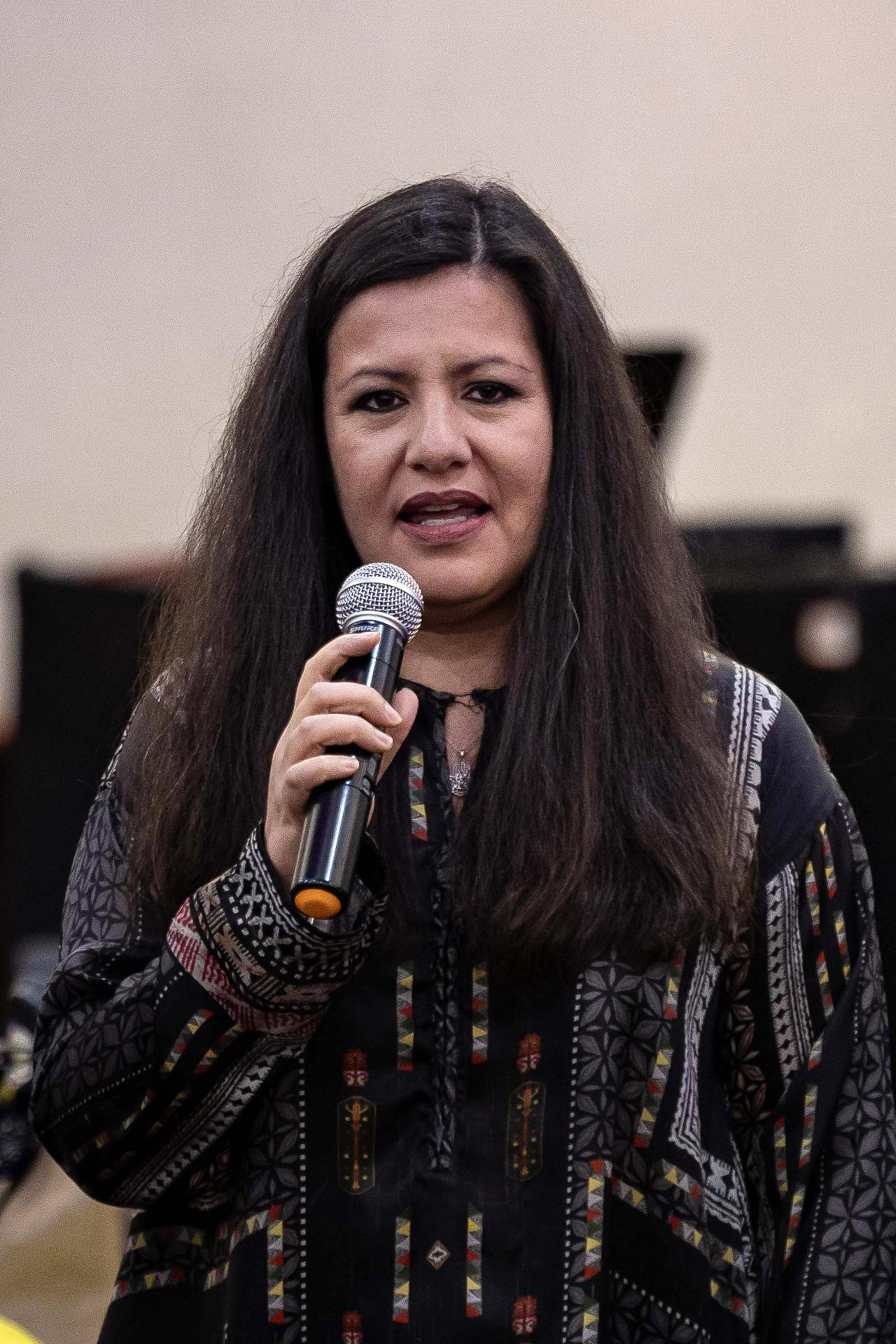 La directora senior global de Investigación, Campaña, Incidencia y Política de Amnistía Internacional (AI), Erika Guevara Rosas, habla durante un evento este martes, en Caracas (Venezuela). EFE/ Ronald Peña R
