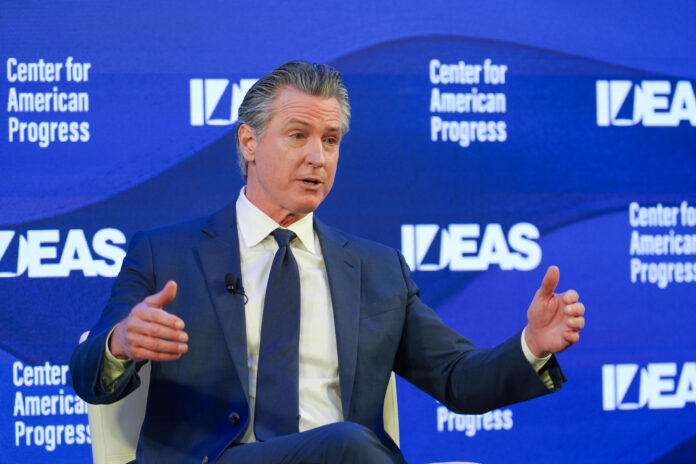 El gobernador de California, Gavin Newsom, habla durante un evento este martes, en Washington (Estados Unidos). EFE/ Octavio Guzmán
