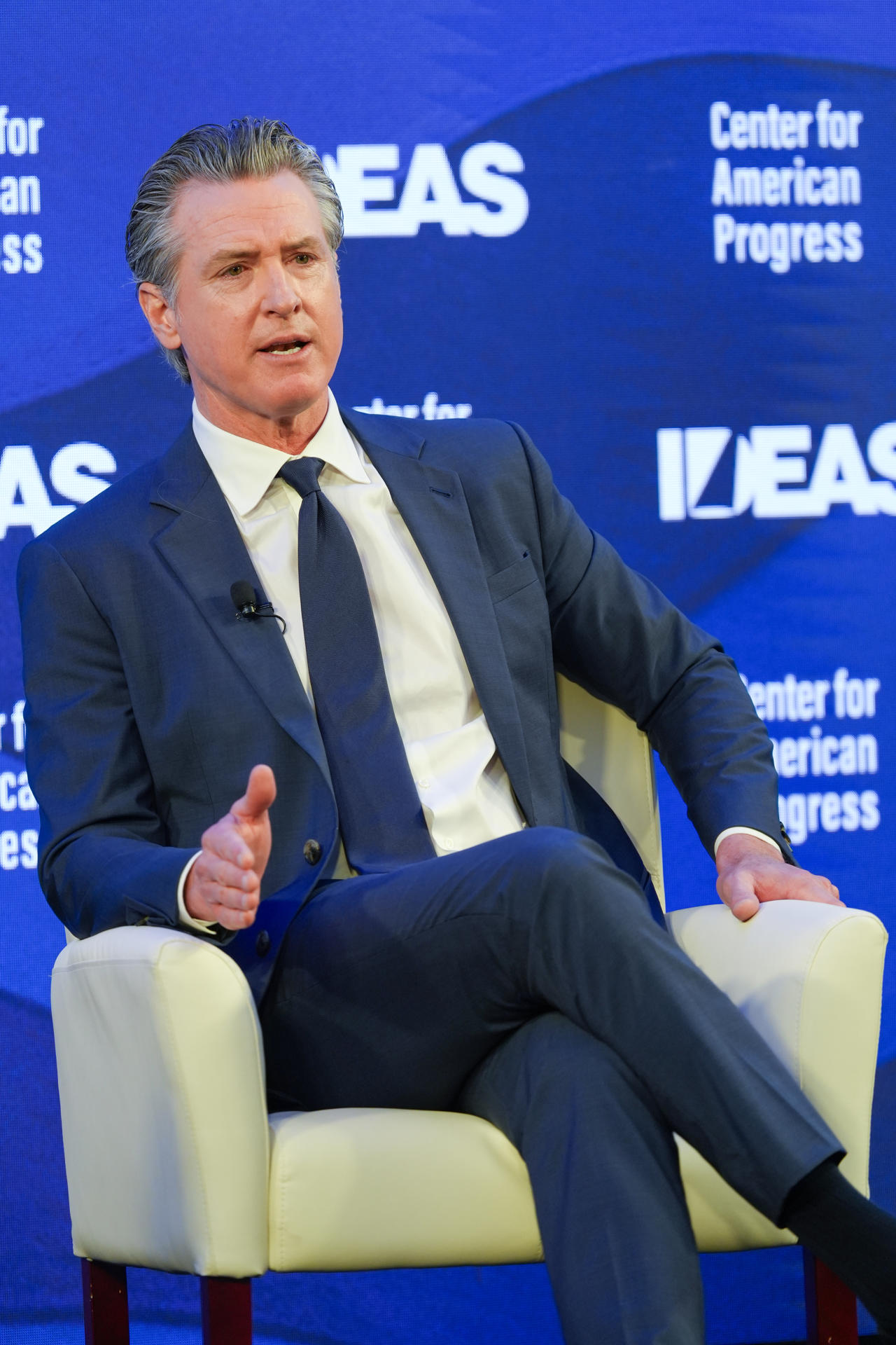 El gobernador de California, Gavin Newsom, habla durante un evento este martes, en Washington (Estados Unidos). EFE/ Octavio Guzmán
