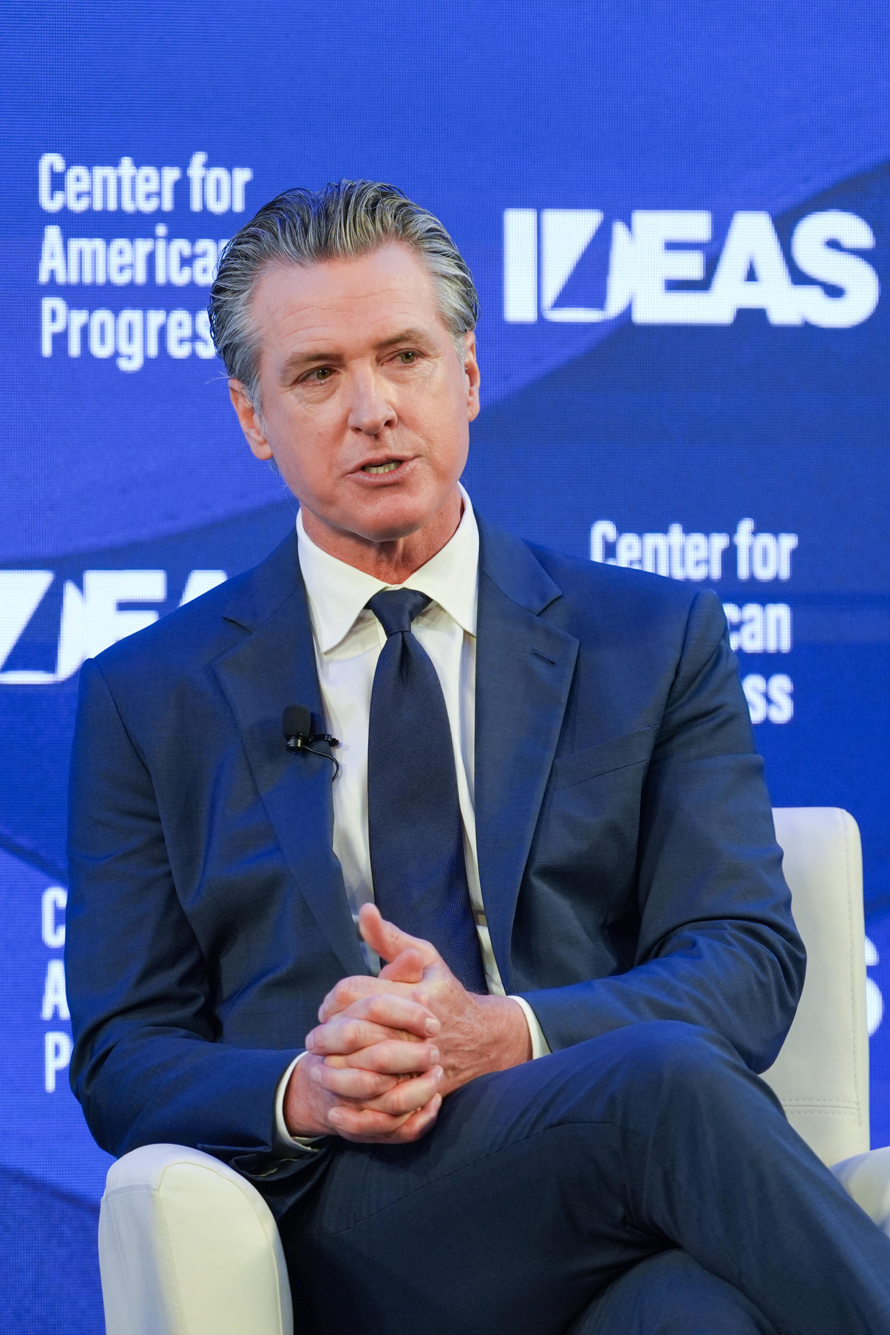El gobernador de California, Gavin Newsom, habla durante un evento este martes, en Washington (Estados Unidos). EFE/ Octavio Guzmán
