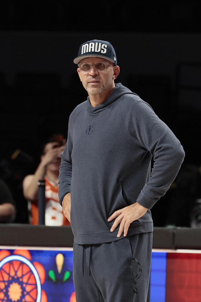 Fotografía de archivo del 31 de octubre de 2025 en la que se observa al entonces entrenador de los Dallas Mavericks, Jason Kidd, al participar en un entrenamiento en el estadio Arena CDMX en Ciudad de México (México). EFE/José Méndez
