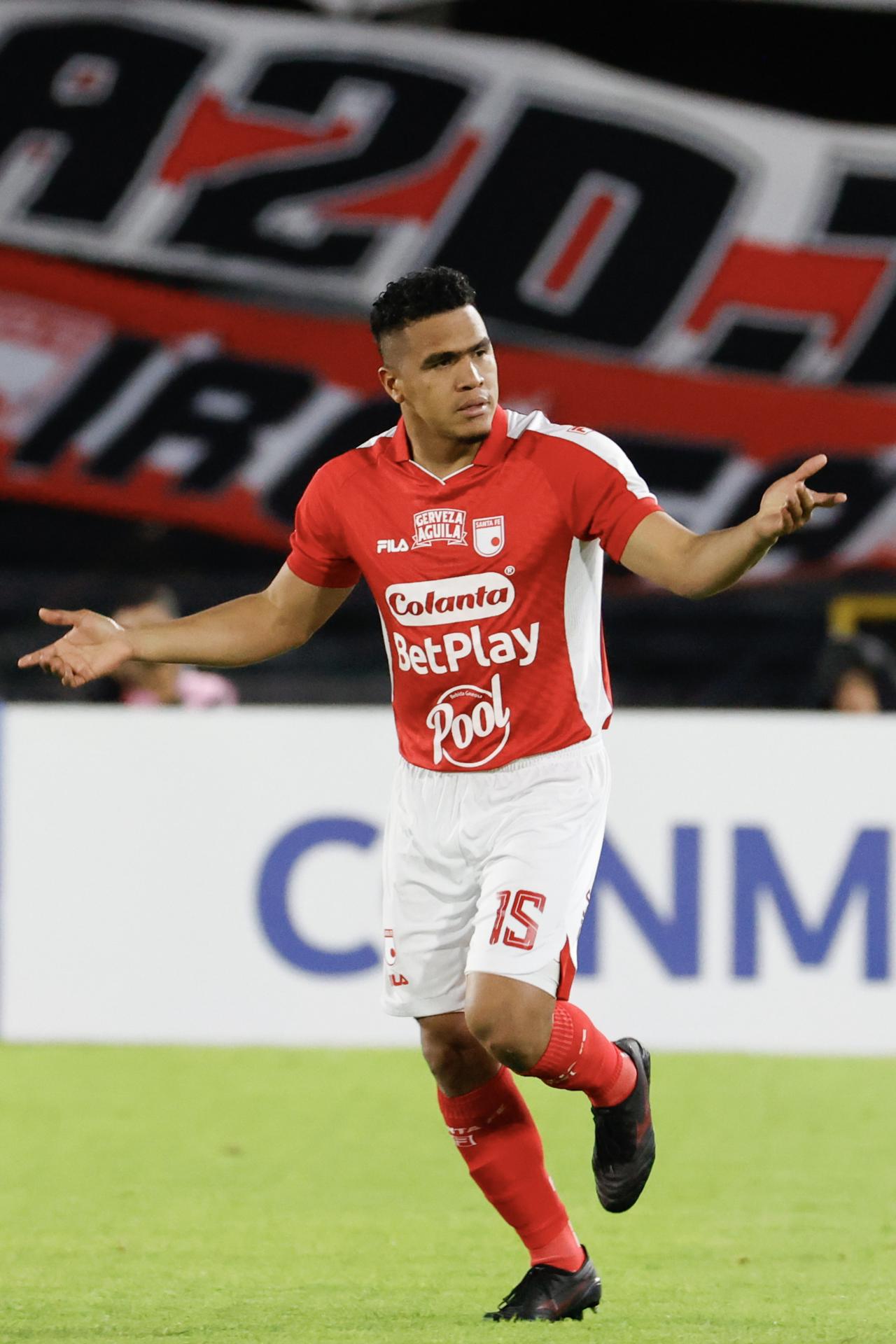 Iván Scarpeta, de Santa Fe, celebra un gol en un partido de la Copa Libertadores entre Santa Fe y Platense en el estadio El Campín en Bogotá (Colombia). EFE/ Mauricio Dueñas
