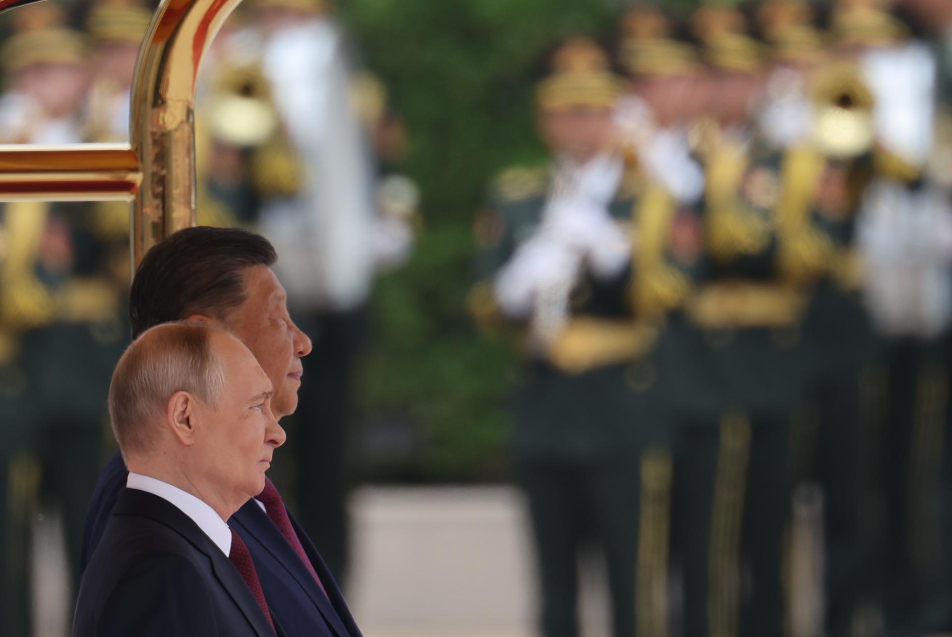 El presidente ruso, Vladimir Putin, y su homólogo chino, Xi Jinping, durante la visita del líder de Moscú a Pekín.
EFE/EPA/Maxim Shemetov / POOL
