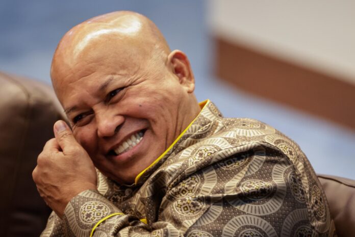 Fotografía de archivo del senador filipino Ronald dela Rosa, durante una sesión del Senado a mediados de mayo.
EFE/EPA/ROLEX DELA PENA
