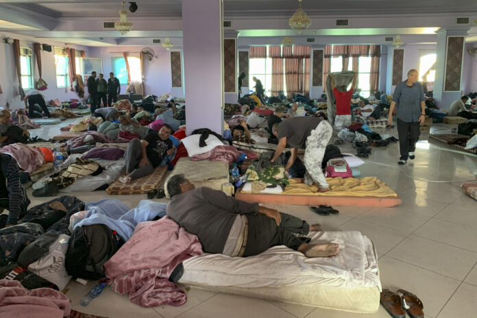 Trabajadores de Gaza desplazados en Cisjordania, alojados en un albergue de Ramala. EFE/ Joan Mas

