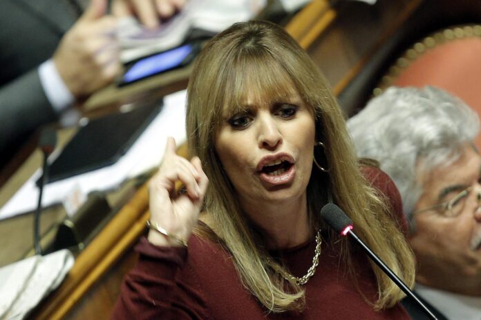 Alessandra Mussolini en su época de parlamentaria. EFE/Giuseppe Lami
