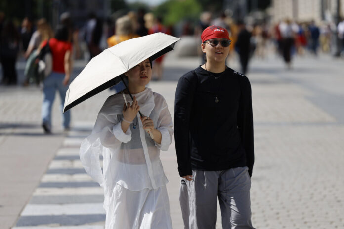 Turistas en el centro de Madrid este miércoles. EFE/ Mariscal
