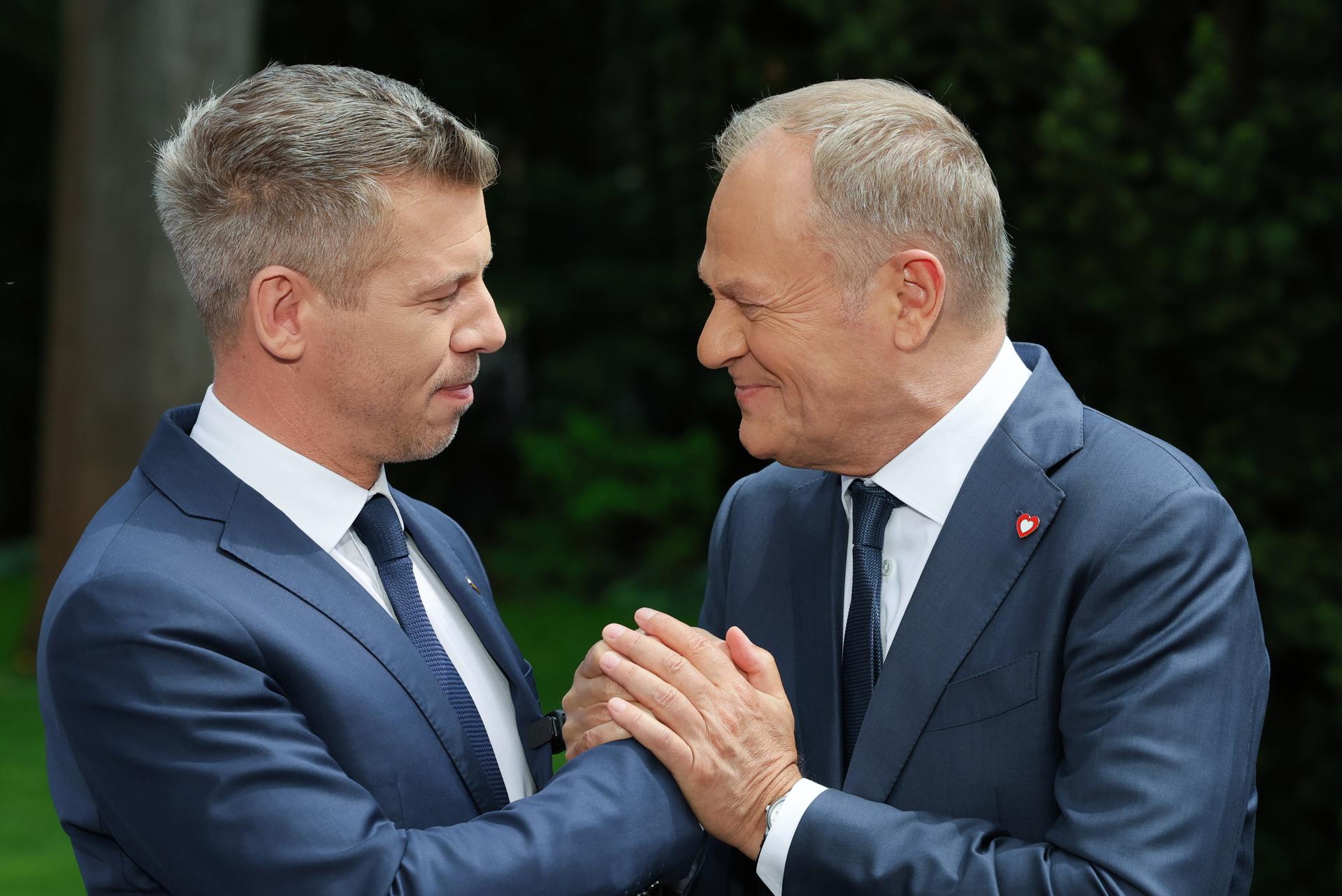 El primer ministro de Hungría, Péter Magyar,y su homólogo polaco, Donald Tusk. EFE/EPA/Pawel Supernak POLAND OUT

