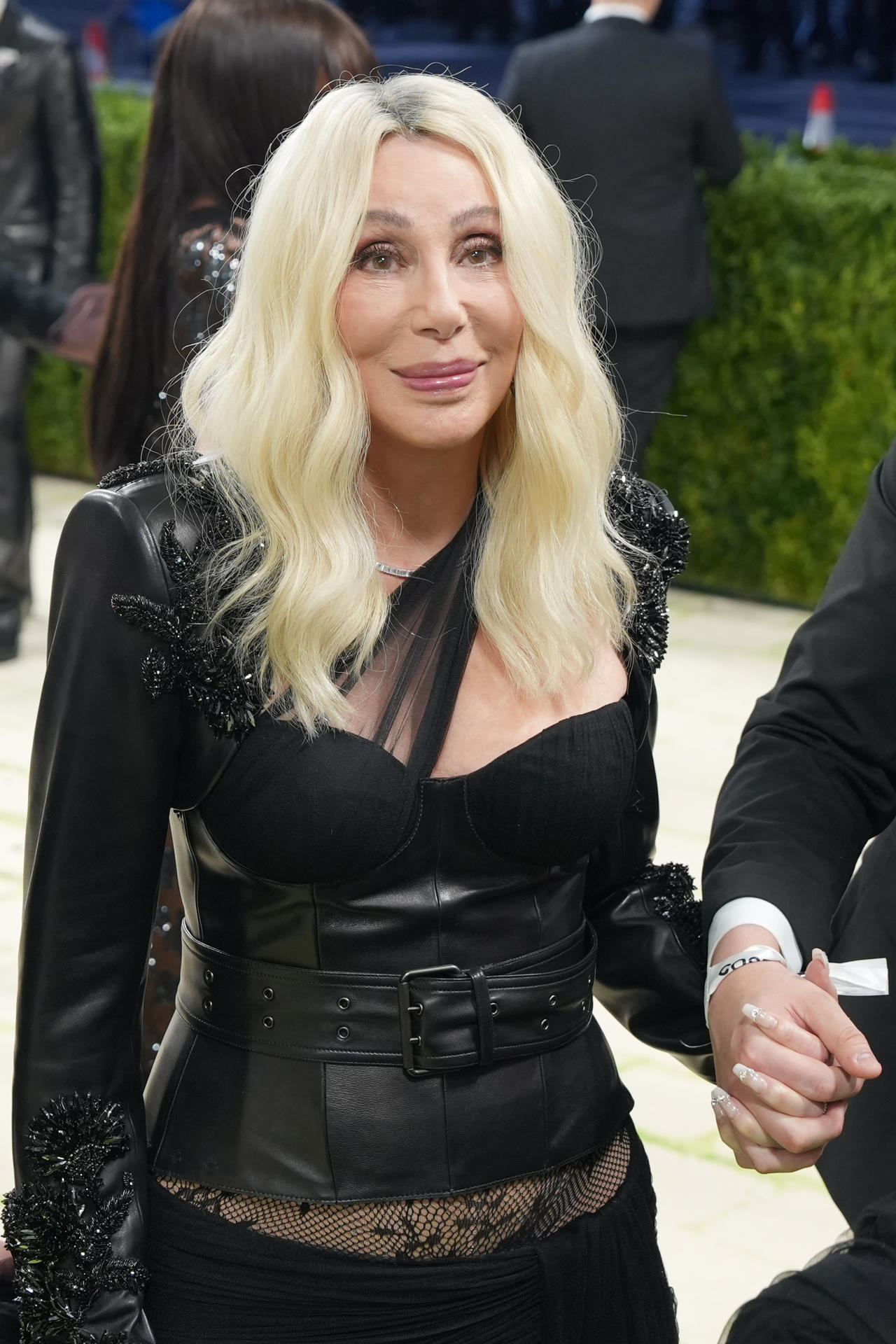 Fotografía del 4 de mayo de 2026 que muestra a Cherilyn Sarkisian, conocida popularmente como Cher posando en la alfombra blanca de la Met Gala en Nueva York (EE.UU.). EFE/ Octavio Guzmán
