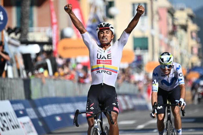 El ecuatoriano Jonathan Narváez (UAE) a su llegada a Chiavari, Italia. EFE/EPA/LUCA ZENNARO
