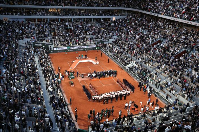 Vista general de la pista Philippe Chatrier tras la final del año pasado que enfrentó a Carlos Alcaraz con of Jannik Sinner en foto de archivo de CHRISTOPHE PETIT TESSON. EFE/EPA
