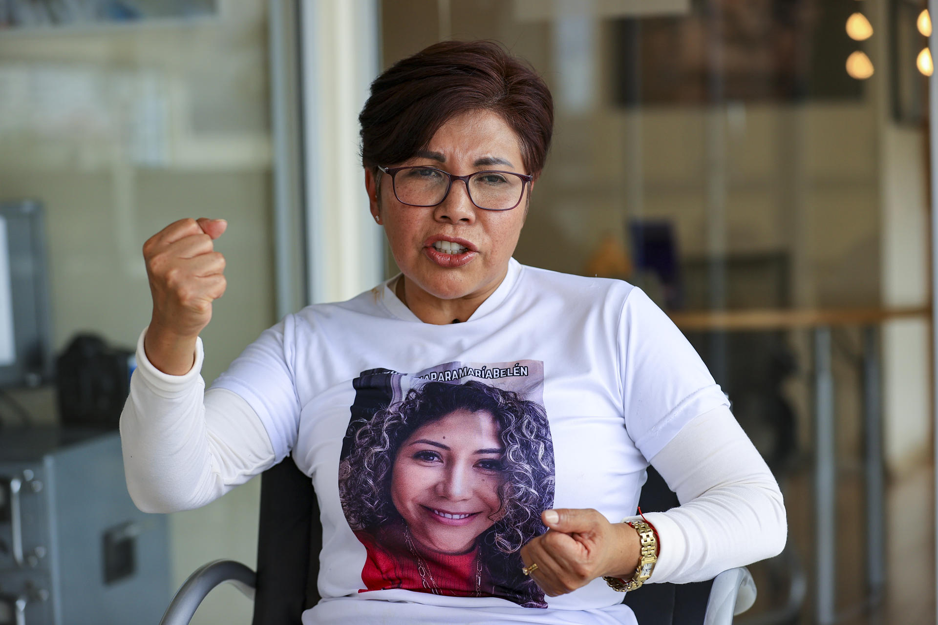Elizabeth Otavalo, madre de la abogada María Belén Bernal habla durante una entrevista con EFE este lunes, en Quito (Ecuador). EFE/ José Jácome
