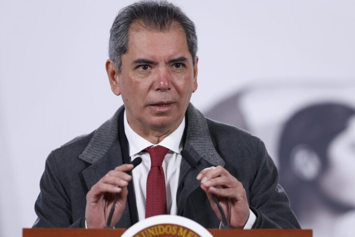 Imagen de archivo del secretario de Hacienda y Crédito Público, Edgar Amador, hablando durante una rueda de prensa en Palacio Nacional de Ciudad de México (México). EFE/ Sáshenka Gutiérrez

